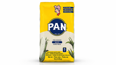Harina P.A.N blanca en presentación familiar ideal para arepas y recetas tradicionales.