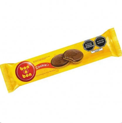 Galletas Bon o Bon sabor chocolate con maní y relleno cremoso.