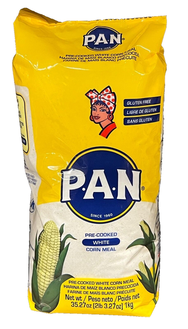 Harina de maíz blanco precocida ideal para arepas, empanadas y recetas latinas tradicionales.