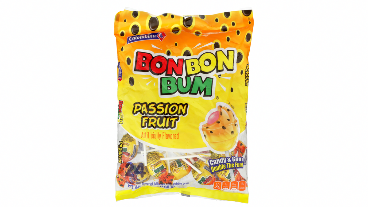 Caramelos masticables Colombina Bon Bon Bum sabor maracuyá con sabor tropical y textura suave.