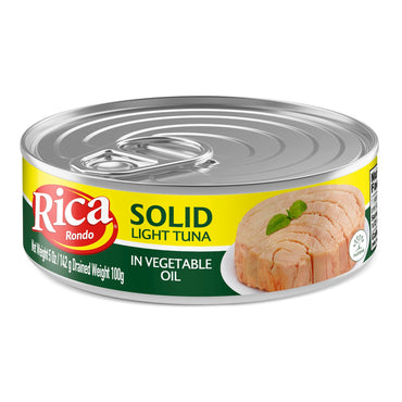 Atún sólido en aceite vegetal Rica con excelente sabor y textura para múltiples recetas.