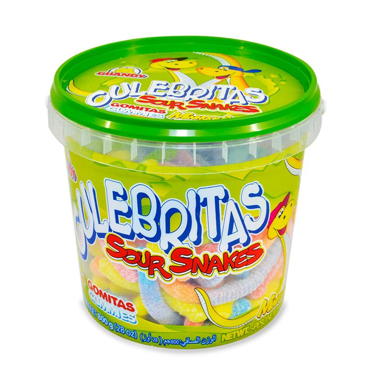 Cubeta grande de gomitas culebritas surtidas ideal para fiestas y candy bar.