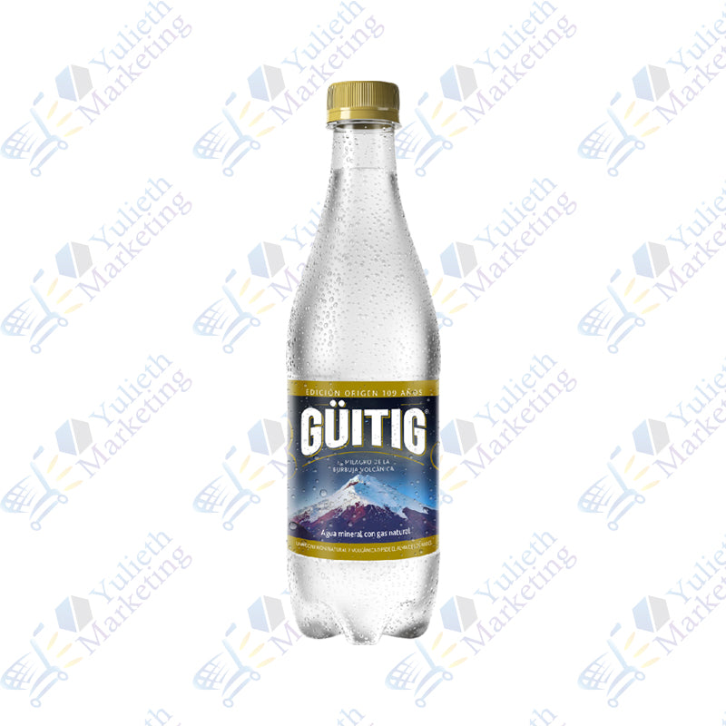 Bebida de malta Pony Malta en botella de vidrio ideal para acompañar comidas y snacks.